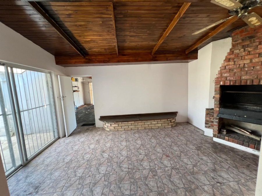 4 Bedroom Property for Sale in Kabega Park Eastern Cape